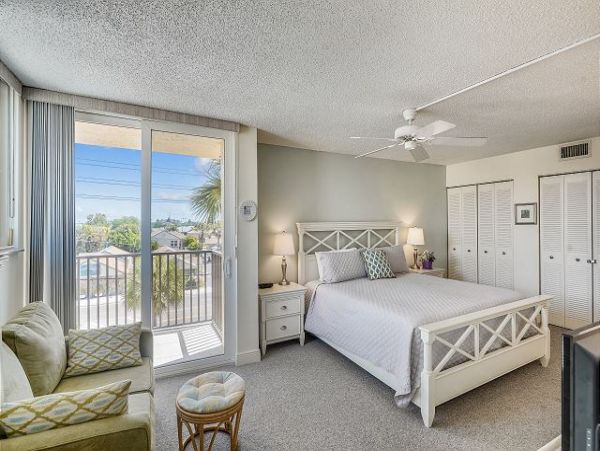 Madeira Beach Beachfront Condo Rental - Florida Gulf Coast 2-Bedroom Vacation Home