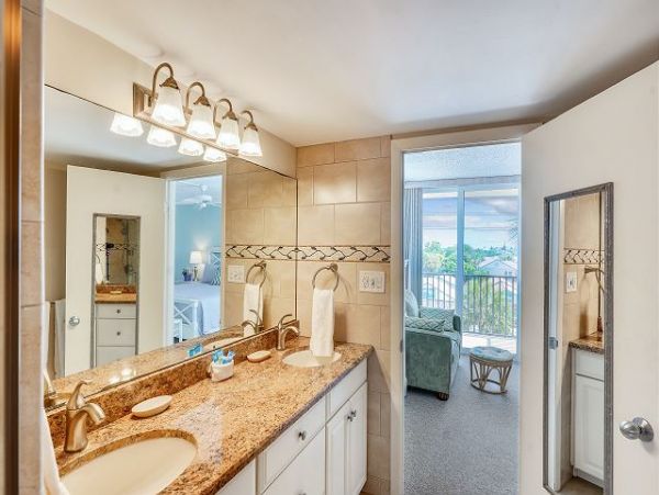 Madeira Beach Beachfront Condo Rental - Florida Gulf Coast 2-Bedroom Vacation Home