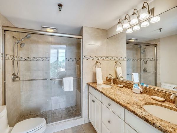 Madeira Beach Beachfront Condo Rental - Florida Gulf Coast 2-Bedroom Vacation Home