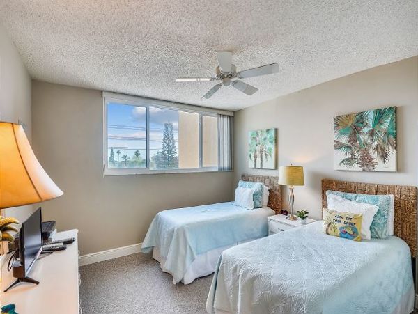 Madeira Beach Beachfront Condo Rental - Florida Gulf Coast 2-Bedroom Vacation Home