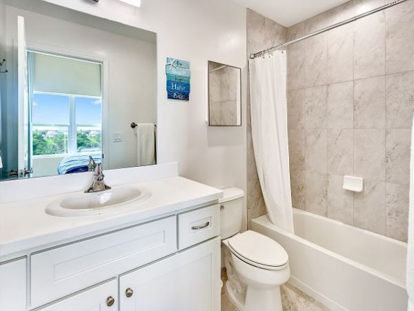 Two Bedroom Vacation Condo. Updated & Modern