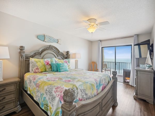 Beachfront Vacation Condo with Amazing Gulf Views Sleeps 8