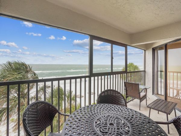 Spacious 2 Bedroom Condo with Full Ocean Views