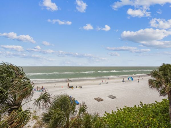 Spacious 2 Bedroom Condo with Full Ocean Views