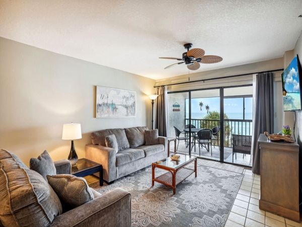 Spacious 2 Bedroom Condo with Full Ocean Views