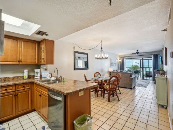 Spacious 2 Bedroom Condo with Full Ocean Views