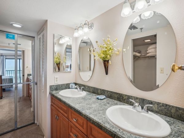 Spacious 2 Bedroom Condo with Full Ocean Views