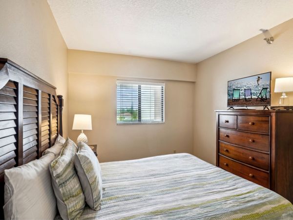 Spacious 2 Bedroom Condo with Full Ocean Views
