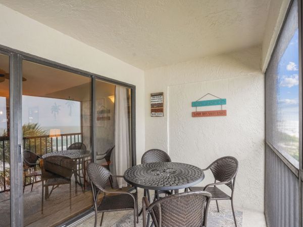 Spacious 2 Bedroom Condo with Full Ocean Views