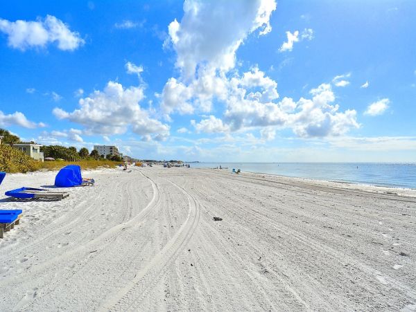 Spacious 2 Bedroom Condo with Full Ocean Views