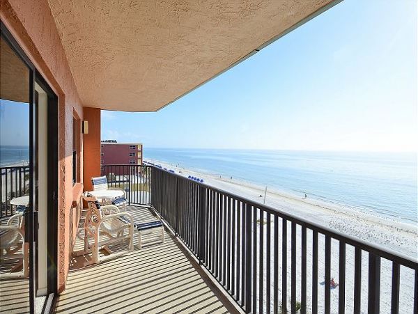 Beachfront 3 Bedroom Condo with Full Ocean View