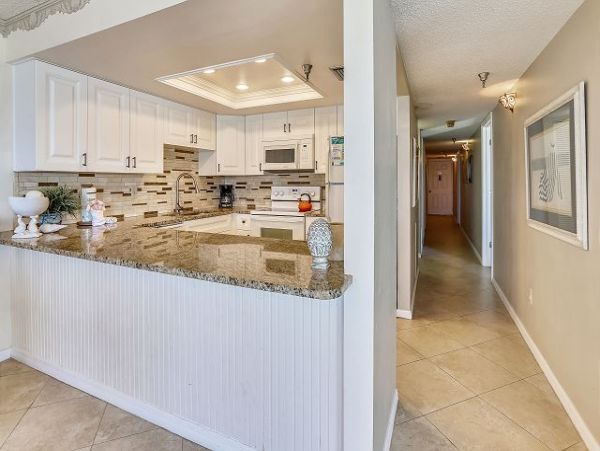Beachfront 3 Bedroom Condo with Full Ocean View