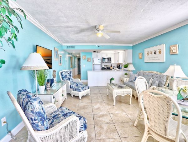 Gulf-Front Top Floor Condo with Sweeping Views in Reddington Beach