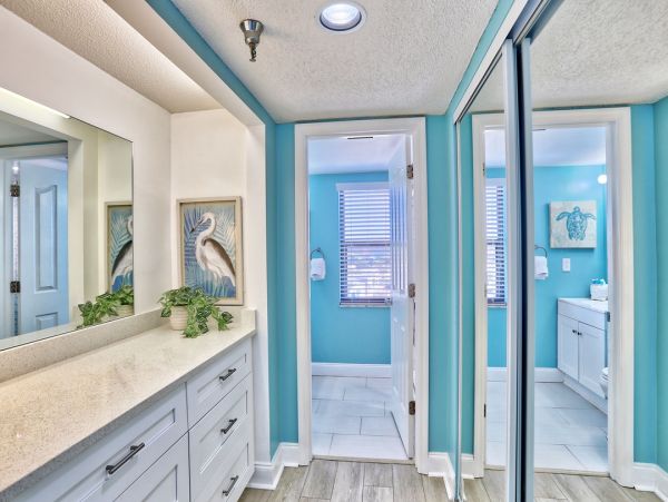 Gulf-Front Top Floor Condo with Sweeping Views in Reddington Beach