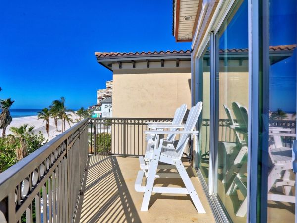Redington Shores Townhome Gulf-Front!
