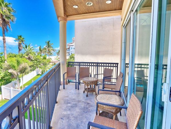 Redington Shores Townhome Gulf-Front!
