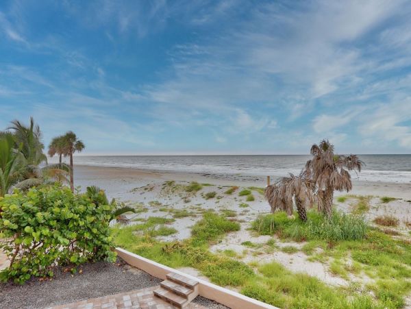 Redington Shores Townhome Gulf-Front!