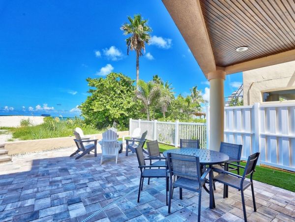 Redington Shores Townhome Gulf-Front!