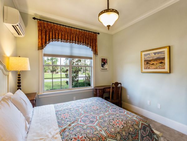 Naples Condo 1011610