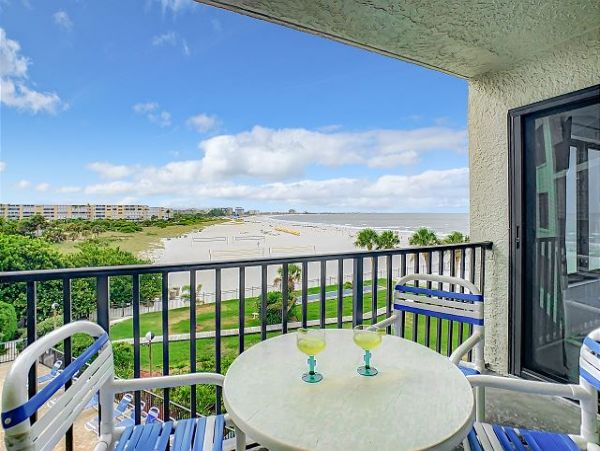 Lovely 2 Bedroom Condo Beachfront in St. Pete Beach