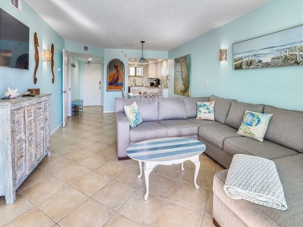 Lovely 2 Bedroom Condo Beachfront in St. Pete Beach