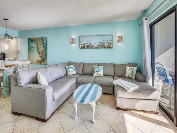 Lovely 2 Bedroom Condo Beachfront in St. Pete Beach