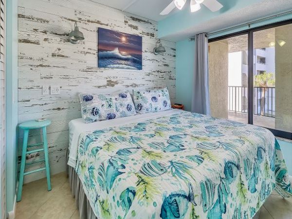Lovely 2 Bedroom Condo Beachfront in St. Pete Beach