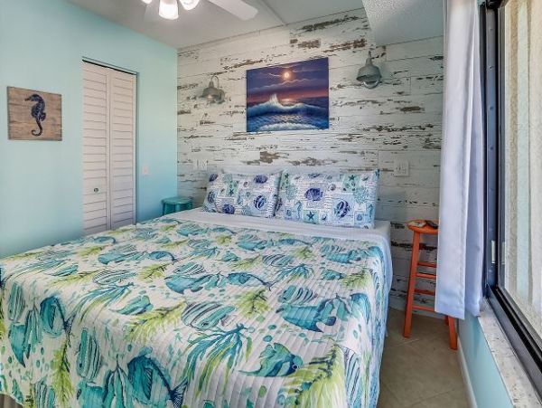 Lovely 2 Bedroom Condo Beachfront in St. Pete Beach