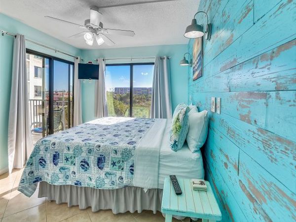 Lovely 2 Bedroom Condo Beachfront in St. Pete Beach