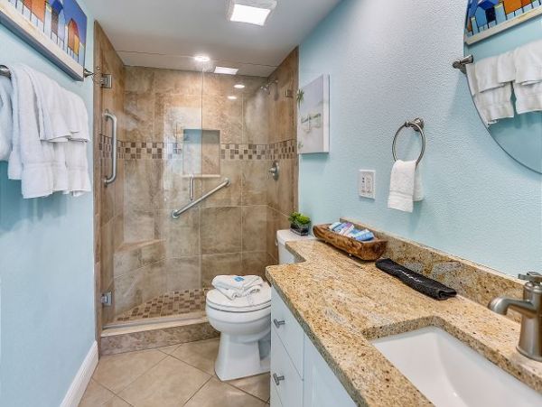 Lovely 2 Bedroom Condo Beachfront in St. Pete Beach