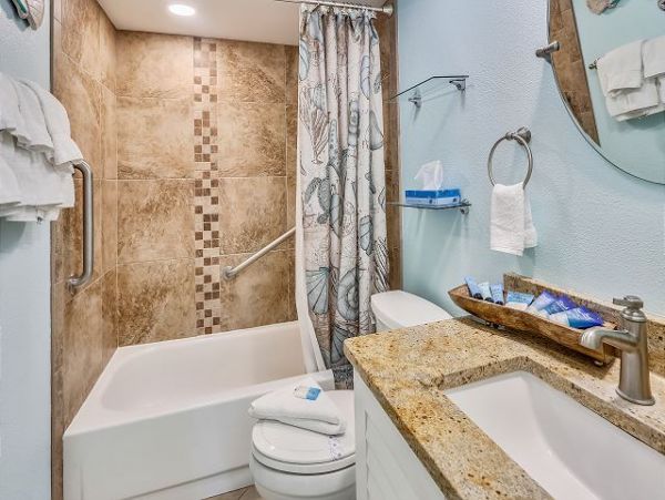 Lovely 2 Bedroom Condo Beachfront in St. Pete Beach