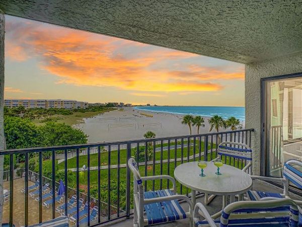 Lovely 2 Bedroom Condo Beachfront in St. Pete Beach
