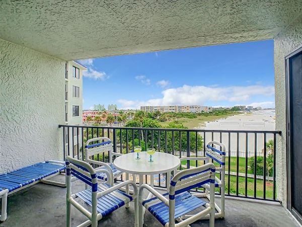 Lovely 2 Bedroom Condo Beachfront in St. Pete Beach