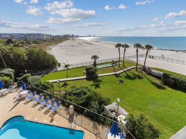Lovely 2 Bedroom Condo Beachfront in St. Pete Beach