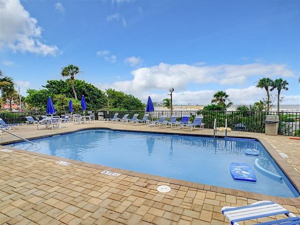 Lovely 2 Bedroom Condo Beachfront in St. Pete Beach