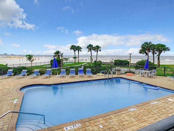 Lovely 2 Bedroom Condo Beachfront in St. Pete Beach