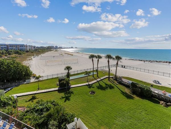 Lovely 2 Bedroom Condo Beachfront in St. Pete Beach
