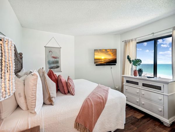 Beachfront Lovely Great Views & Great Amenities