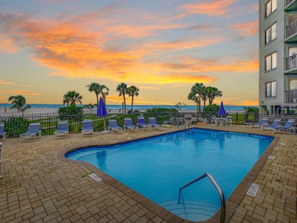 Beachfront Lovely Great Views & Great Amenities