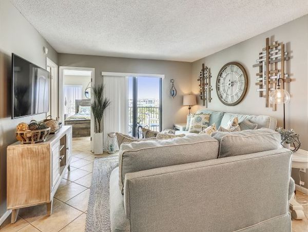 Two Bedroom Corner Condo with Ocean Views