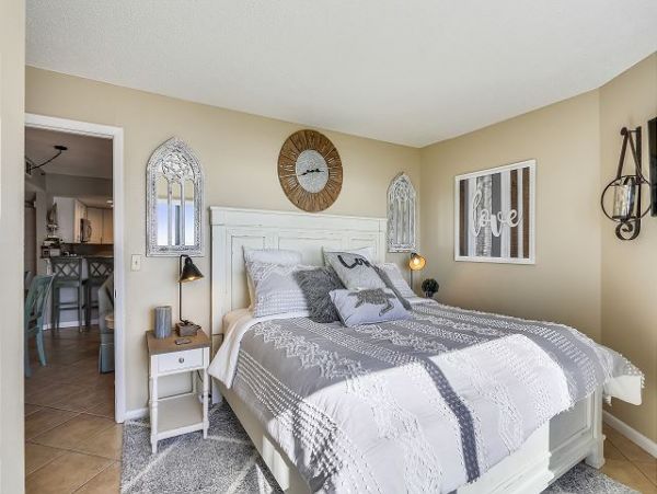 Two Bedroom Corner Condo with Ocean Views