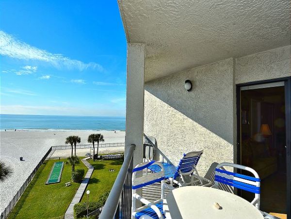 Two Bedroom Corner Condo with Ocean Views