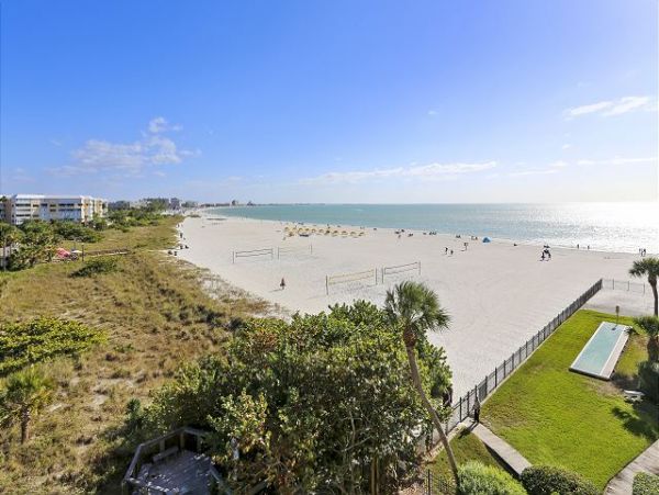 Two Bedroom Corner Condo with Ocean Views