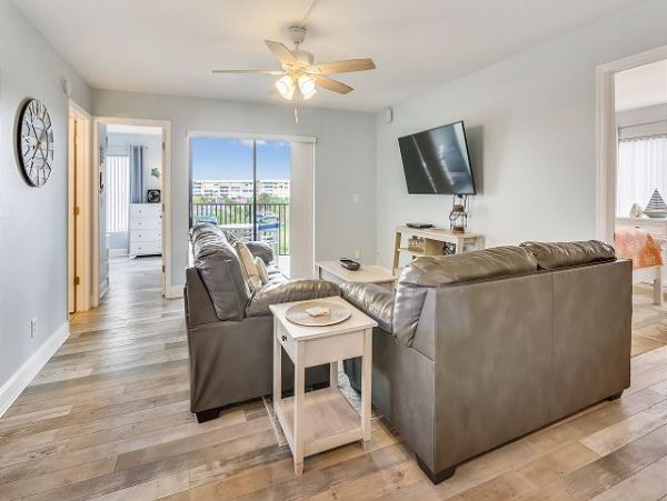 St. Petersburg Condo 1011626