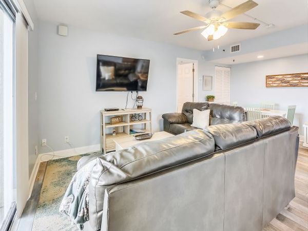 St. Petersburg Condo 1011626