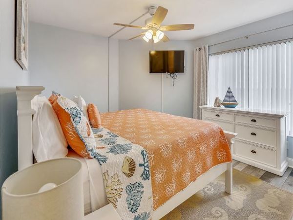 St. Petersburg Condo 1011626