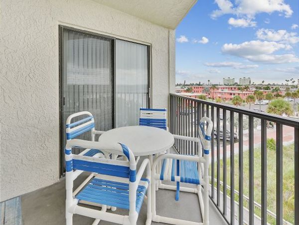 St. Petersburg Condo 1011626