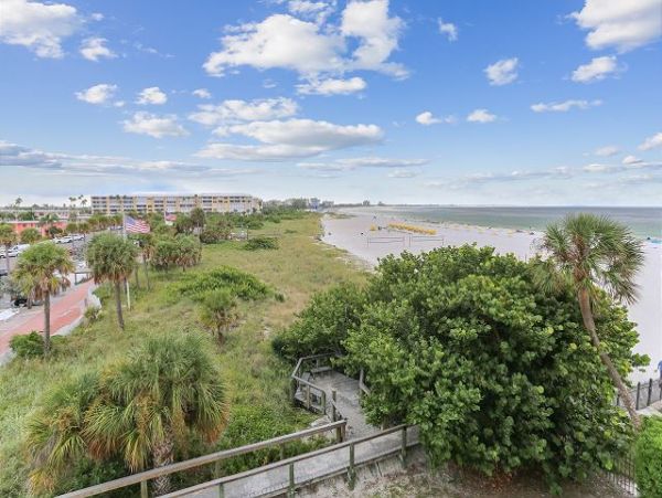 St. Petersburg Condo 1011626