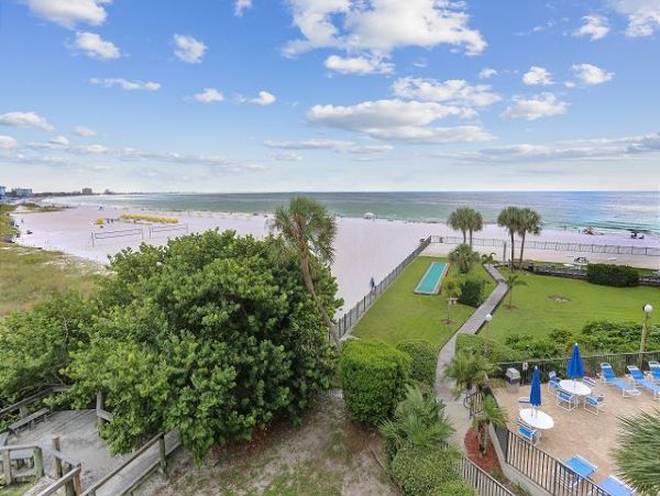 St. Petersburg Condo 1011626