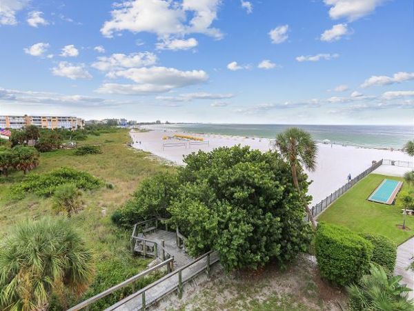 St. Petersburg Condo 1011626